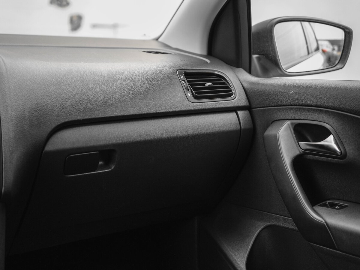 VOLKSWAGEN POLO - фото 10