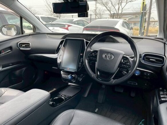 2022 Toyota Prius IV Рестайлинг (XW50), белый, 1560000 рублей - вид 8