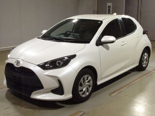 2021 Toyota Yaris IV, белый, 750000 рублей, вид 1