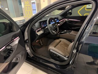 2025 BMW 5 серии 520i VIII (G60/G61/G68), чёрный, 4776000 рублей, вид 5
