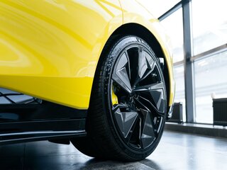 2024 Lotus Emeya, жёлтый, 11000000 рублей, вид 5