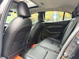 2023 Mazda 3 Axela IV (BP), чёрный, 1790000 рублей, вид 5