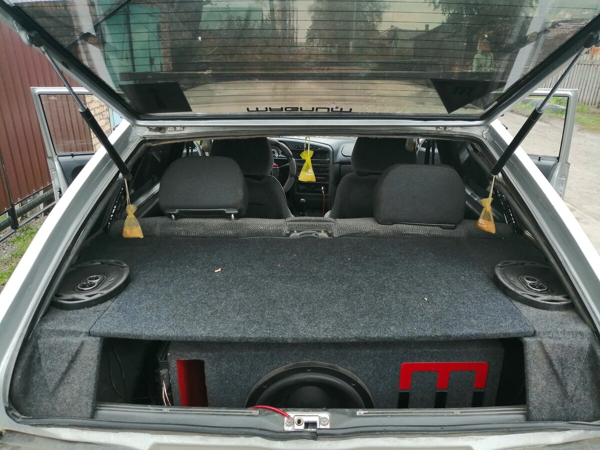 Какие динамики лучше поставить в машину без усилителя в заднюю полку ...