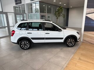 2025 Lada (ВАЗ) Granta Cross I Рестайлинг, белый, 1205000 рублей, вид 5