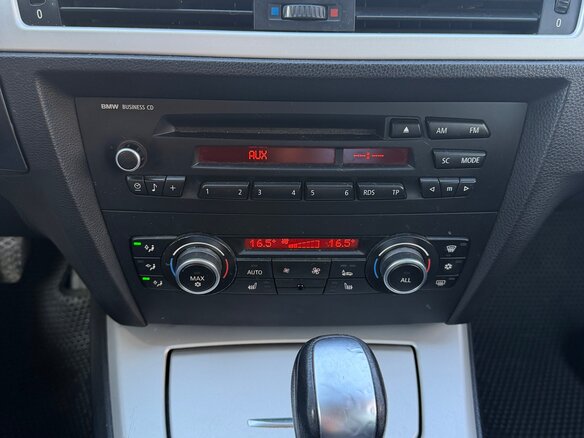 2010 BMW 3 серии 318i V (E90/E91/E92/E93) Рестайлинг, чёрный, 950000 рублей - вид 12