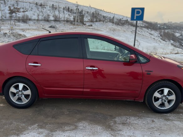 2009 Toyota Prius II Рестайлинг (XW20), красный, 830000 рублей - вид 2