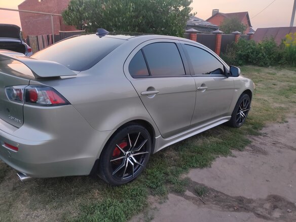2008 Mitsubishi Lancer X, бежевый, 900000 рублей - вид 4