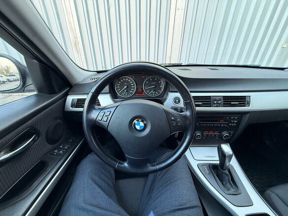 2011 BMW 3 серии 318i V (E90/E91/E92/E93) Рестайлинг, серебристый, 1045000 рублей - вид 17