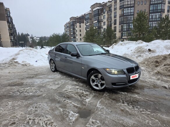 2011 BMW 3 серии 320i V (E90/E91/E92/E93) Рестайлинг, серый, 850000 рублей - вид 3