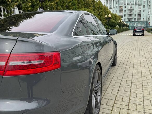 2010 Audi RS 6 II (C6), серый, 4500000 рублей - вид 2