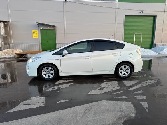 2009 Toyota Prius III (XW30), белый, 870000 рублей - вид 1