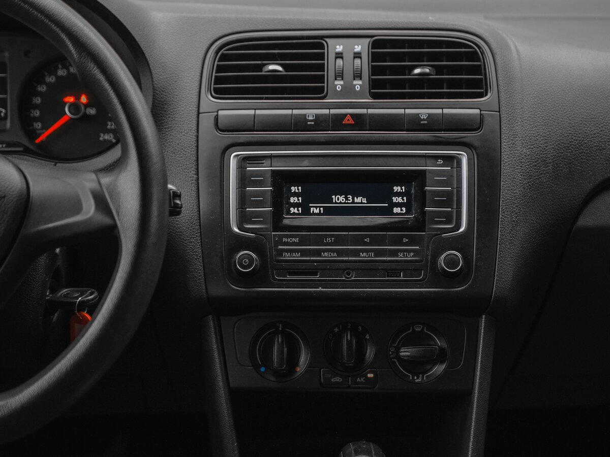 VOLKSWAGEN POLO - фото 11