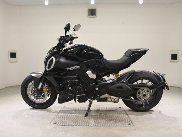 Ducati Diavel V4