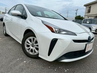 2021 Toyota Prius IV Рестайлинг (XW50), белый, 2929000 рублей, вид 1