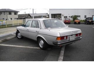 1980 Mercedes-Benz W123 280, серебристый, 3000000 рублей, вид 2