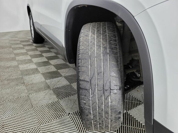 2016 Volkswagen Tiguan I Рестайлинг, белый - вид 9