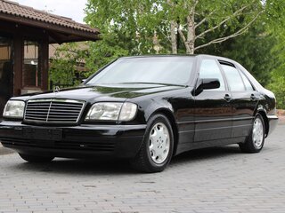1992 Mercedes-Benz S-Класс 300 III (W140), чёрный, 2500000 рублей, вид 1