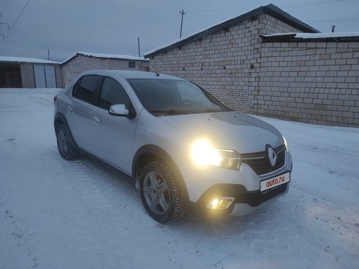 Купить б/у Renault Logan II Рестайлинг Stepway 1.6 MT (113 л.с.) бензин ...