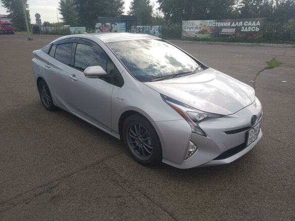 2017 Toyota Prius IV (XW50), серый, 2050000 рублей - вид 2
