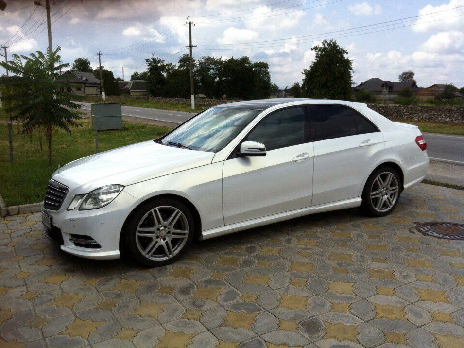 Мерседес Бенц е класс w212 белый