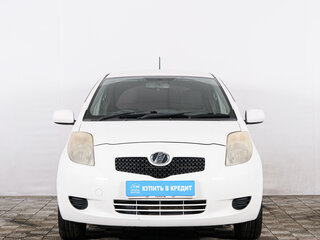 2005 Toyota Vitz II (XP90), белый, 629000 рублей, вид 1