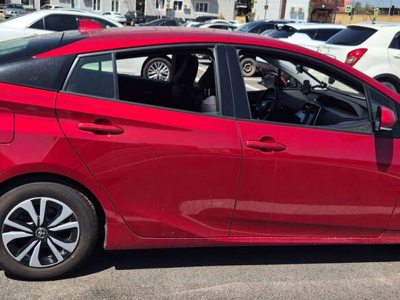 2017 Toyota Prius PHV ZVW52 Prime IV (XW50), красный, 2345000 рублей - вид 1