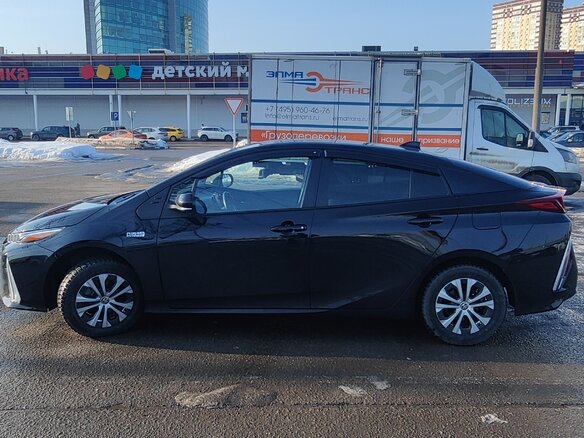 2021 Toyota Prius PHV ZVW52 Prime IV (XW50), чёрный, 2900000 рублей - вид 4