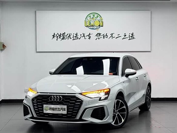 2022 Audi A3 Sportback 35 TFSI IV (8Y), белый, 1550000 рублей