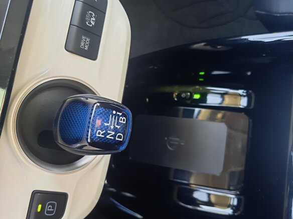 2019 Toyota Prius PHV ZVW52 Prime IV (XW50), белый, 2000000 рублей - вид 8