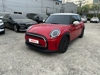 2023 Mini Hatch Cooper III (F55/F56) Рестайлинг 2, красный, 2026000 рублей, вид 1