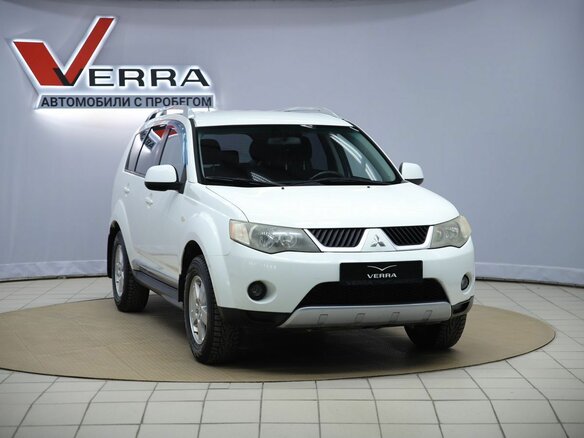 2008 Mitsubishi Outlander II, белый, 840000 рублей - вид 2