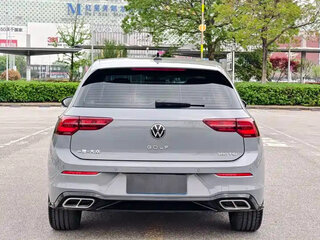 2023 Volkswagen Golf VIII, серый, 1435000 рублей, вид 5