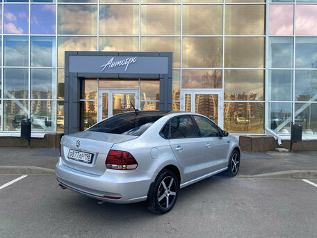 2018 Volkswagen Polo V Рестайлинг, серебристый, 1199000 рублей, вид 5