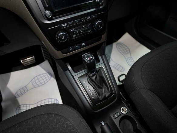 2015 Skoda Yeti I Рестайлинг, серебристый, 1149000 рублей - вид 9