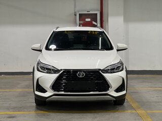 2021 Toyota Yaris IV, белый, 1280000 рублей, вид 1