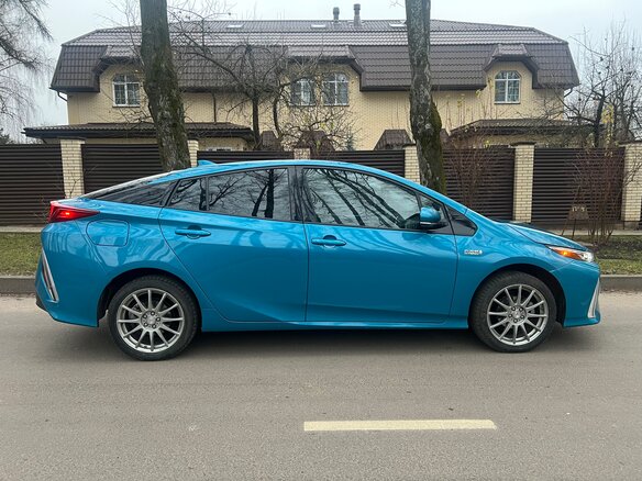 2018 Toyota Prius PHV ZVW52 IV (XW50), голубой, 1930000 рублей - вид 1