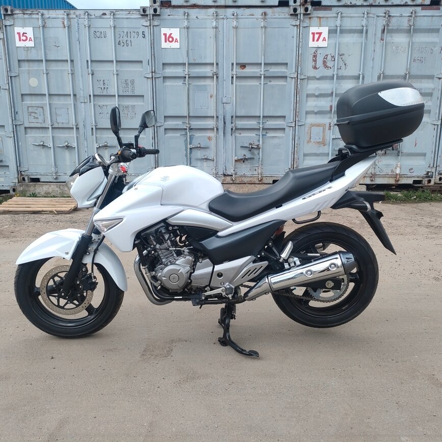 Suzuki GSR 250
