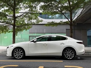 2021 Mazda 3 Axela IV (BP), белый, 1740000 рублей, вид 1