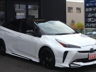 2022 Toyota Prius IV Рестайлинг (XW50), белый, 1800000 рублей, вид 1