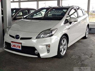 2013 Toyota Prius III Рестайлинг (XW30), белый, 900000 рублей, вид 1