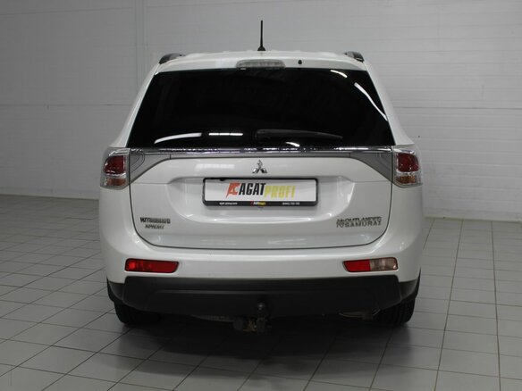 2014 Mitsubishi Outlander III, белый, 1480000 рублей - вид 6