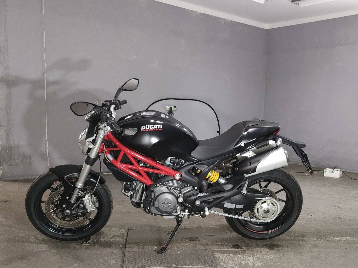 Ducati Monster 796