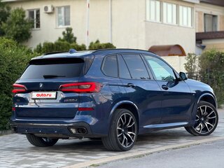 2020 BMW X5 M50d IV (G05/G18), синий, 6750000 рублей, вид 4