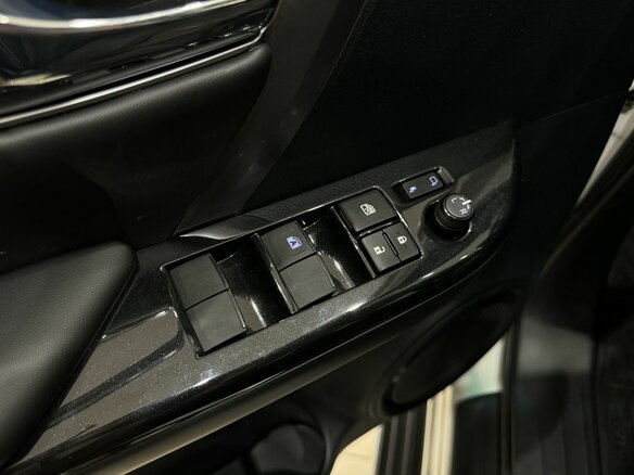 2023 Toyota Fortuner II Рестайлинг, белый, 7500000 рублей - вид 19