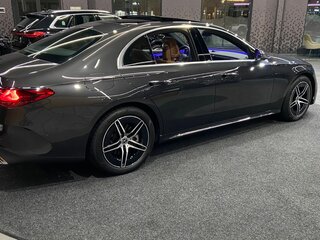 2025 Mercedes-Benz E-Класс 300 VI (W214, S214), серый, 9352000 рублей, вид 4