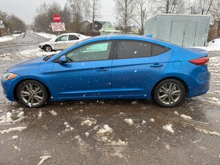 2017 Hyundai Elantra VI (AD), синий, 1030000 рублей, вид 3