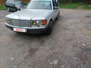 1988 Mercedes-Benz S-Класс 300 II (W126) Рестайлинг, серебристый, 700000 рублей, вид 1