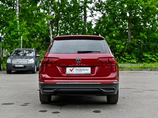 2021 Volkswagen Tiguan II Рестайлинг, красный, 2650000 рублей, вид 4