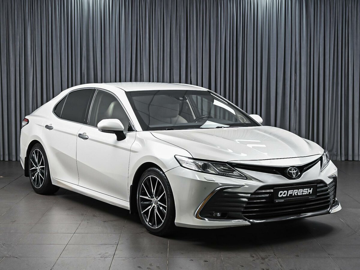 Toyota Camry VIII (XV70)