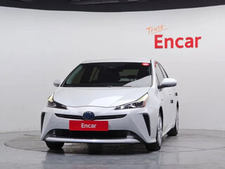 2021 Toyota Prius IV Рестайлинг (XW50), белый, 2100202 рублей, вид 1